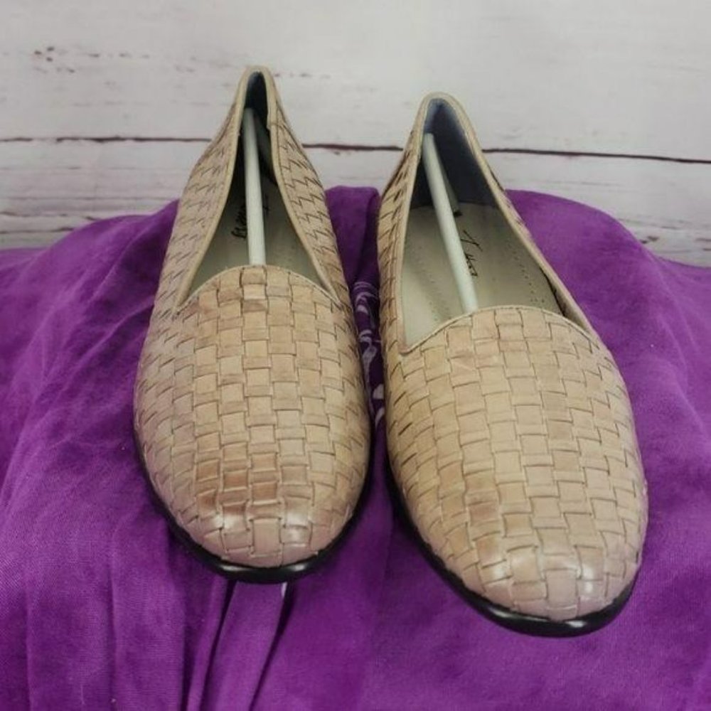Trotters Beige Leather Upper Slide‎ On Shoes